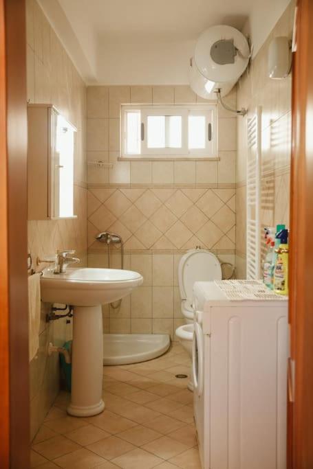 Rare Durres Apartment With Private Parking & Garden Exterior photo