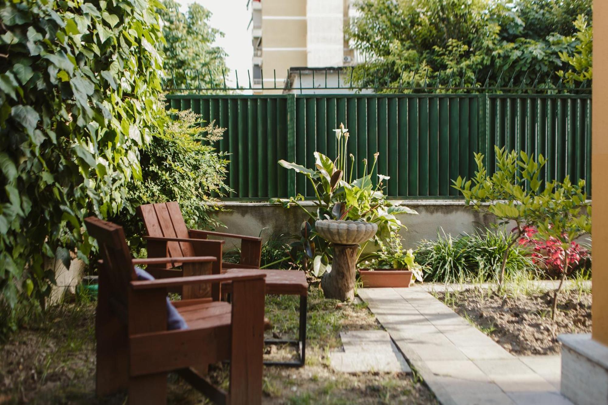 Rare Durres Apartment With Private Parking & Garden Exterior photo